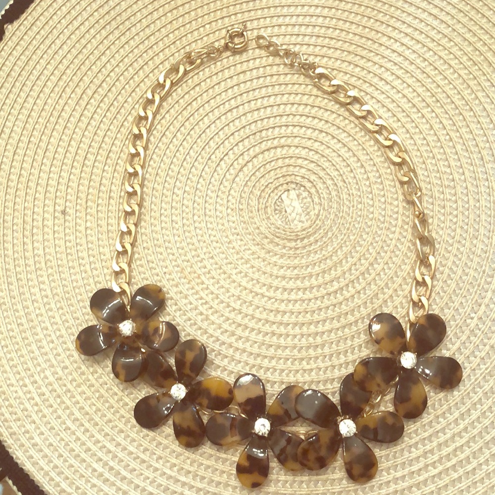 Fall must have! Flower power tortoise necklace